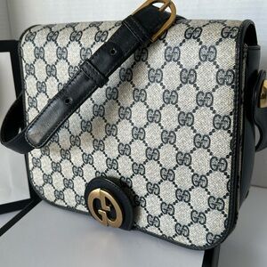 Authentic Gucci Sherry Line Leather Crossbody/Shoulder Bag Gucci.